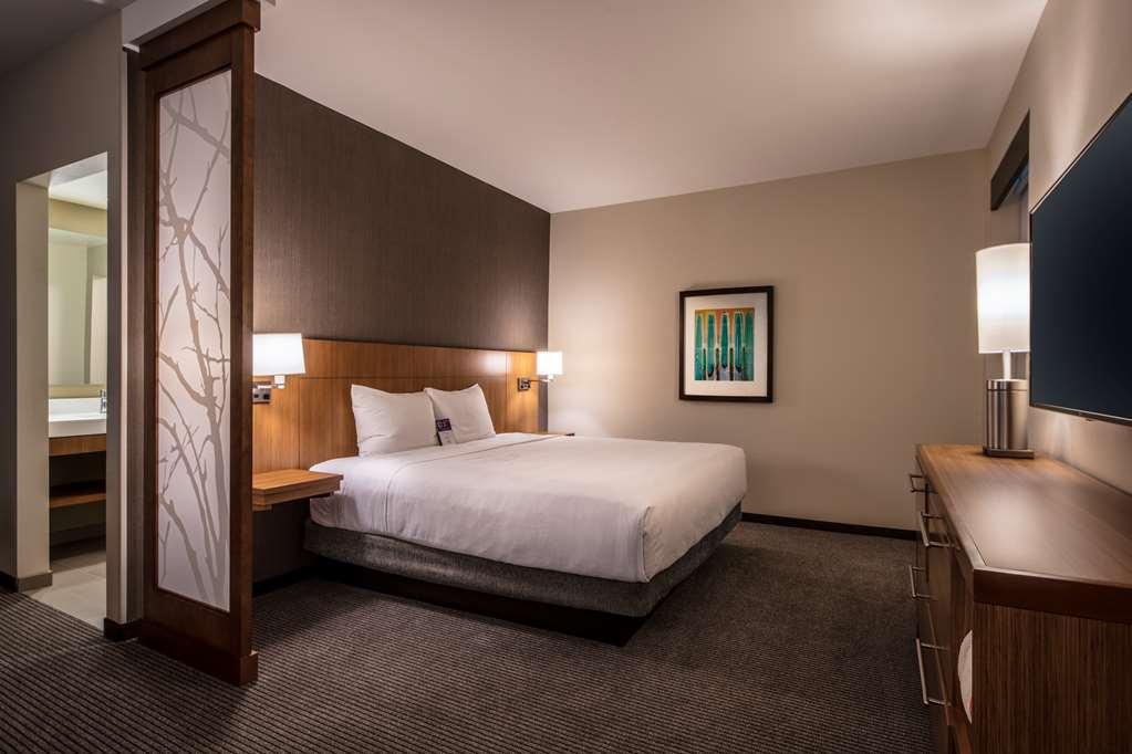 Hyatt Place Delano Room photo