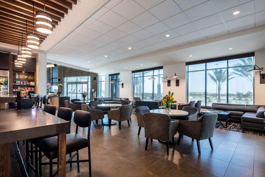 Hyatt Place Delano Restaurant photo